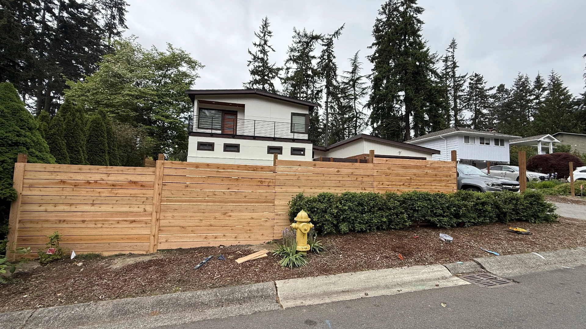 Modern Privacy Fence Installation in Bellevue, WA by Acosta Landstone
