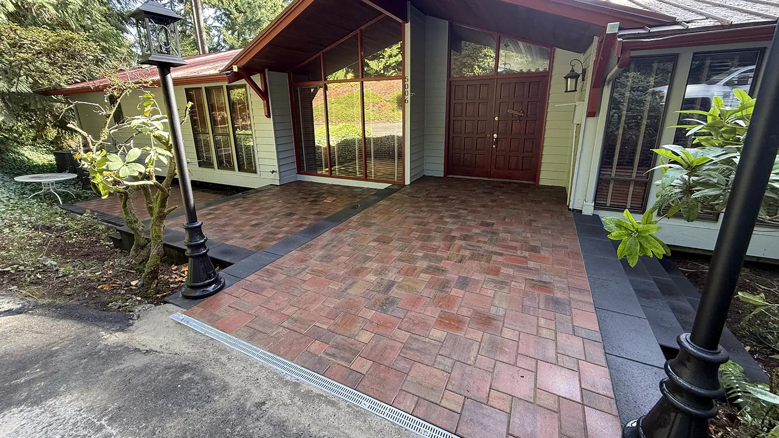 Finished red blend paver patio at the front entry of a home in Bothell, WA