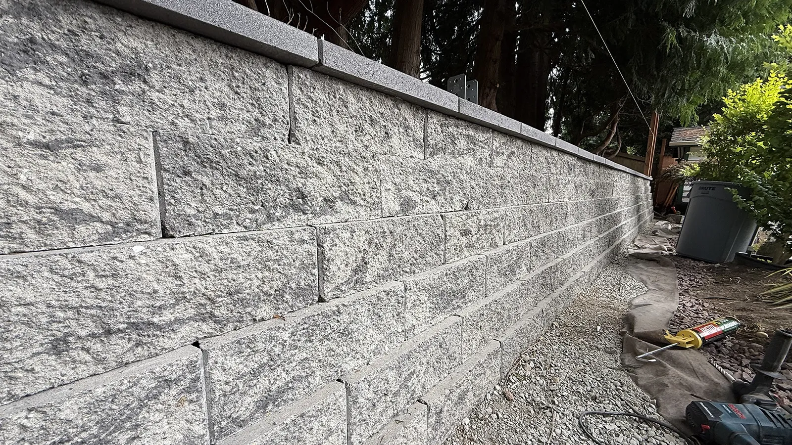 Finished granite-tone concrete block retaining wall in Seattle, WA by Acosta Landstone